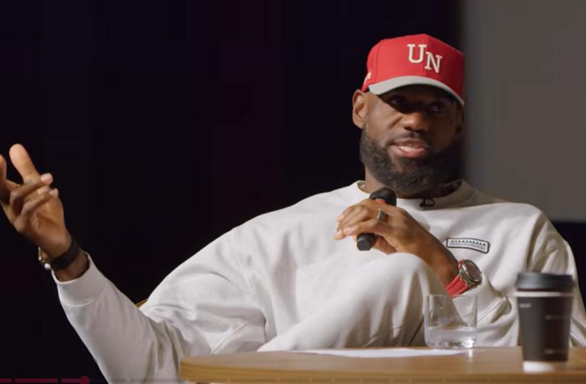 世界杯比赛观看入口-詹姆斯：没人比我更严于律己，季后赛我会关手机没人找得到我