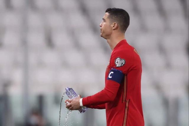 世界杯高清直播下载-TA：强烈反对后FIFA允许球迷带水瓶进场馆，但墨西哥不适用